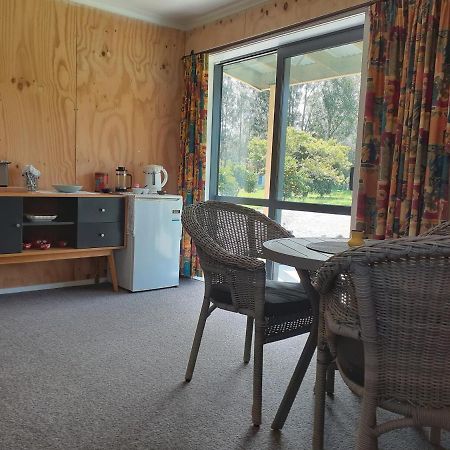 Pin Oaks Hotel Whanganui Bagian luar foto